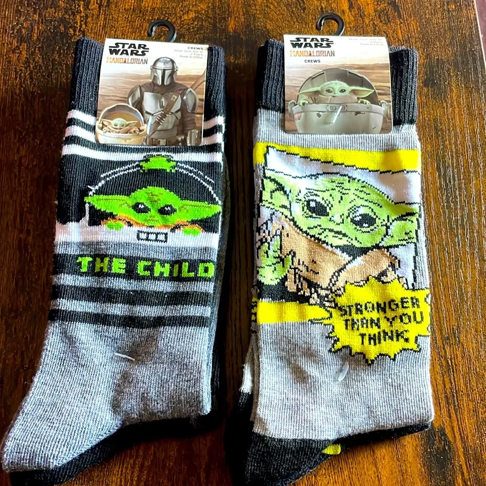 Star Wars Madalorian Crew Socks 5 Pair NWT Grogu Shoe Size 6.5-12 and Bandana